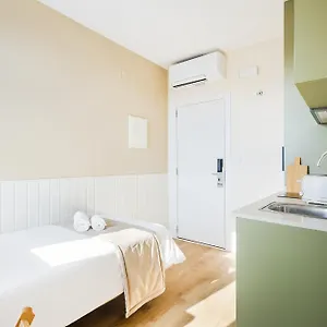 https://metropolitan-living-campolide.hotels-lisbon-portugal.com